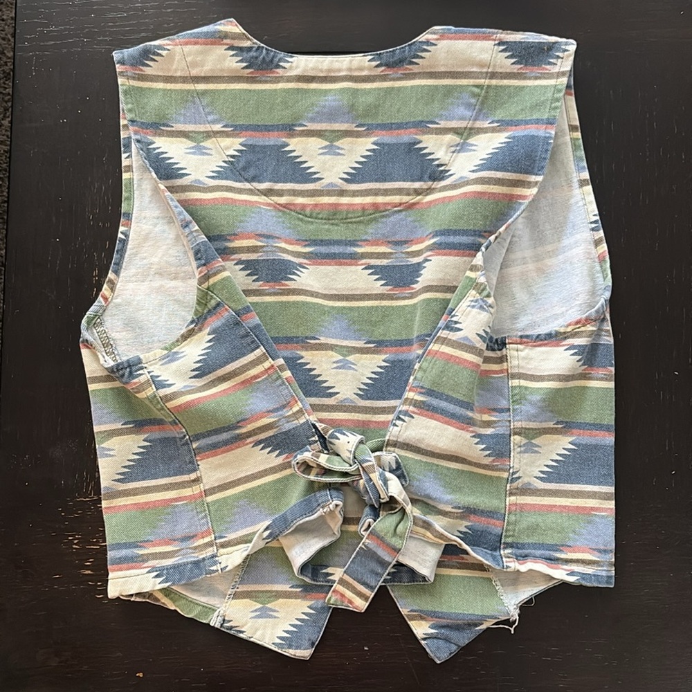 Women's Multicolor Patterned Vest - Picture 2 of 5